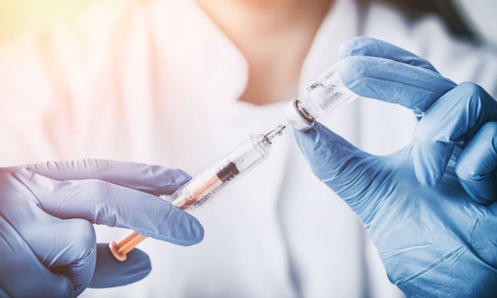 Which vaccines are available for HPV?